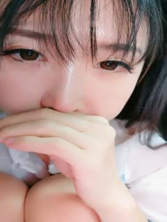 骚气老牌主播瞳孔自慰扣逼秀 跳蛋塞逼逼足交按摩器扣逼近距离特写 很是诱惑