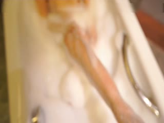 【果哥出品】极品蜜桃美臀媚妖精艾晓青《灵欲美臀浴》“白金版”大CD激情诱