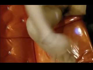 【对白搞笑的贷款潜规则极品骚女K包房爆操 黑丝网袜掰开腿暴力抽插720P