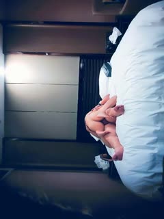 赵总极品寻花，先亲小嘴再吃奶子，连续两炮各种抽插，镜头前抱起来干的好猛，