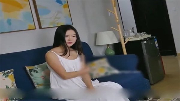 裸拍摄影师于约拍学生妹乖乖被摸胸摸逼