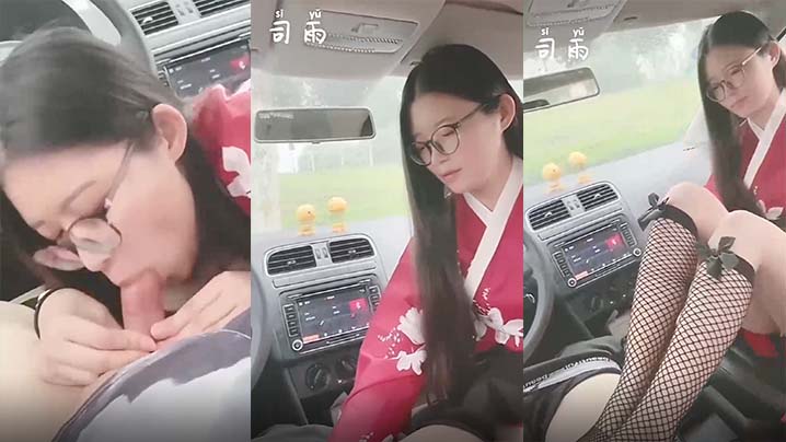 最新极品网红反差婊学生妹司雨大白天户外停车场车内足交芊芊玉足性感小网袜太会玩了射了好多